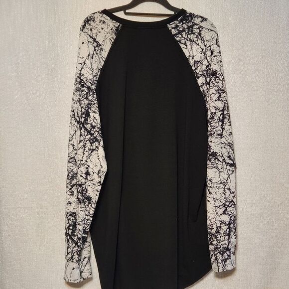 Lularoe Momster Raglan Randy Black w White Long Sleeves Splatter Pattern - Picture 5 of 7